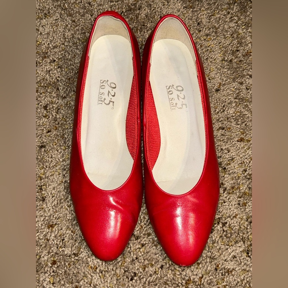 Vintage 9•2•5 So Soft Vibrant Red Leather Flats